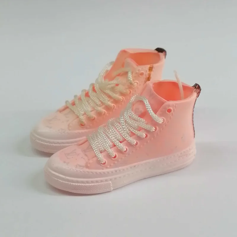 Mini sneaker keychain model 2