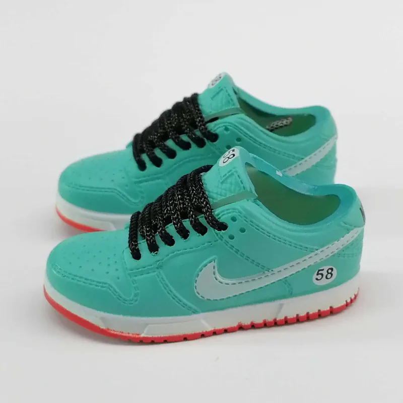 Mini sneaker model 8