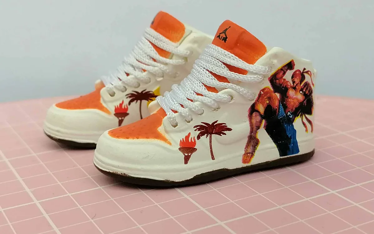 Different miniature sneaker keychain styles